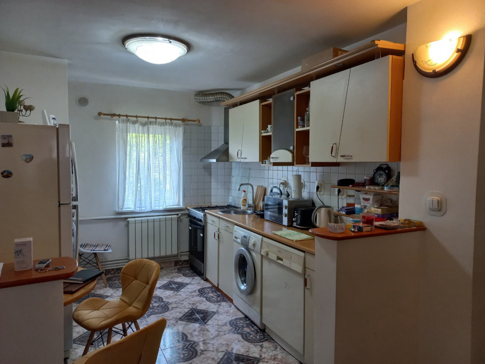Apartament 4 camere, spatios, renovat – Lipovei 8, foxfort.ro