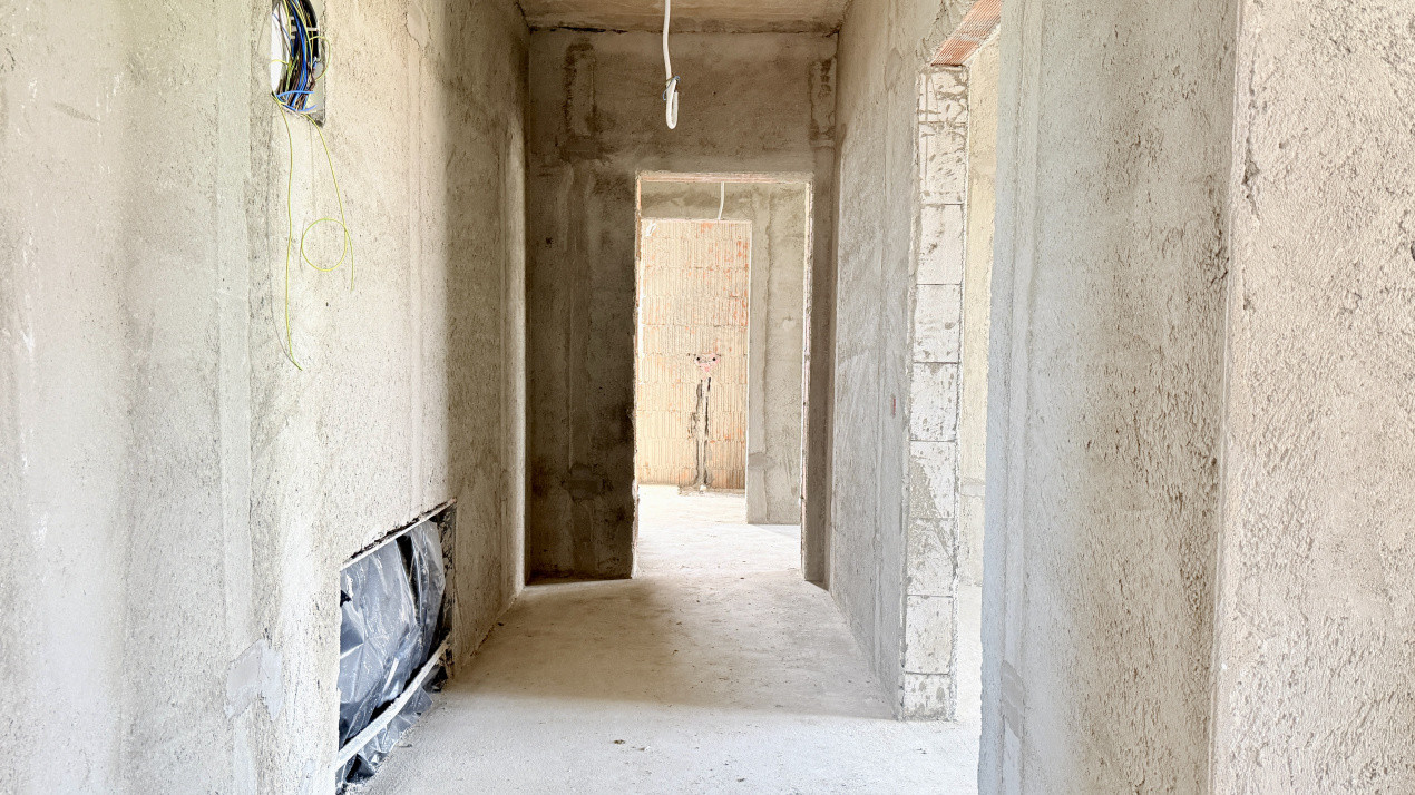 Apartament de vanzare, 3 camere + 300 mp curte - Mosnita - Drumul Boilor 10, foxfort.ro