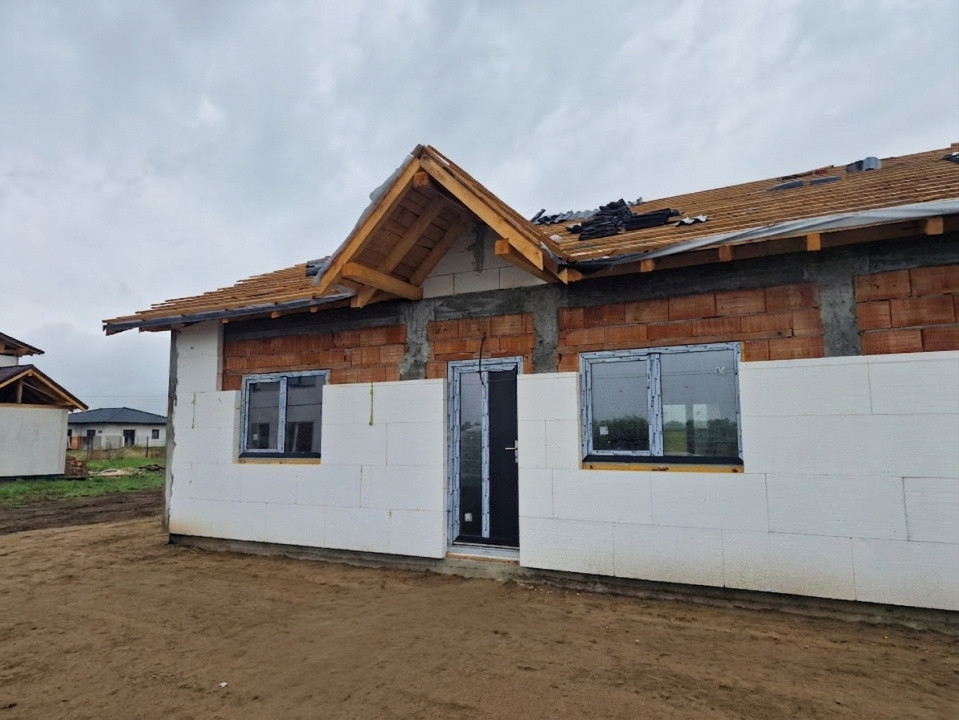 Duplex de vanzare cu 3 camere, zona Bucovat 1, foxfort.ro