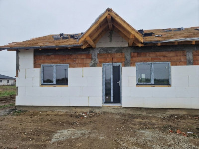 Duplex de vanzare cu 3 camere, zona Bucovat