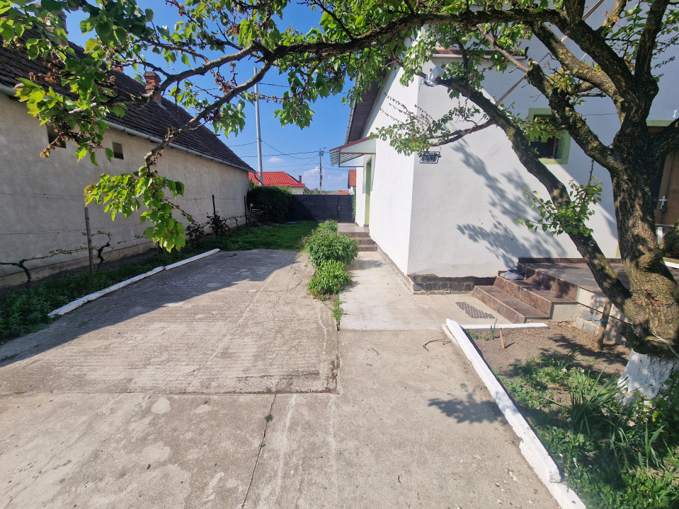 Casa individuala de vanzare cu 7 camere - Recas 11, foxfort.ro