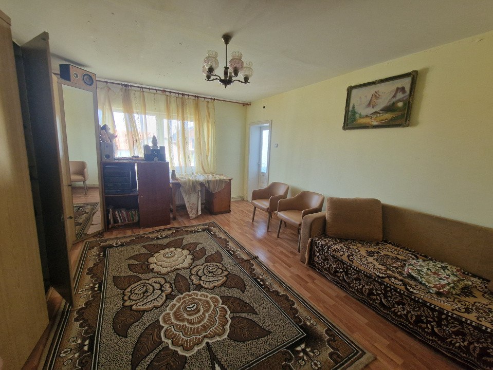 Casa individuala de vanzare cu 7 camere - Recas 5, foxfort.ro