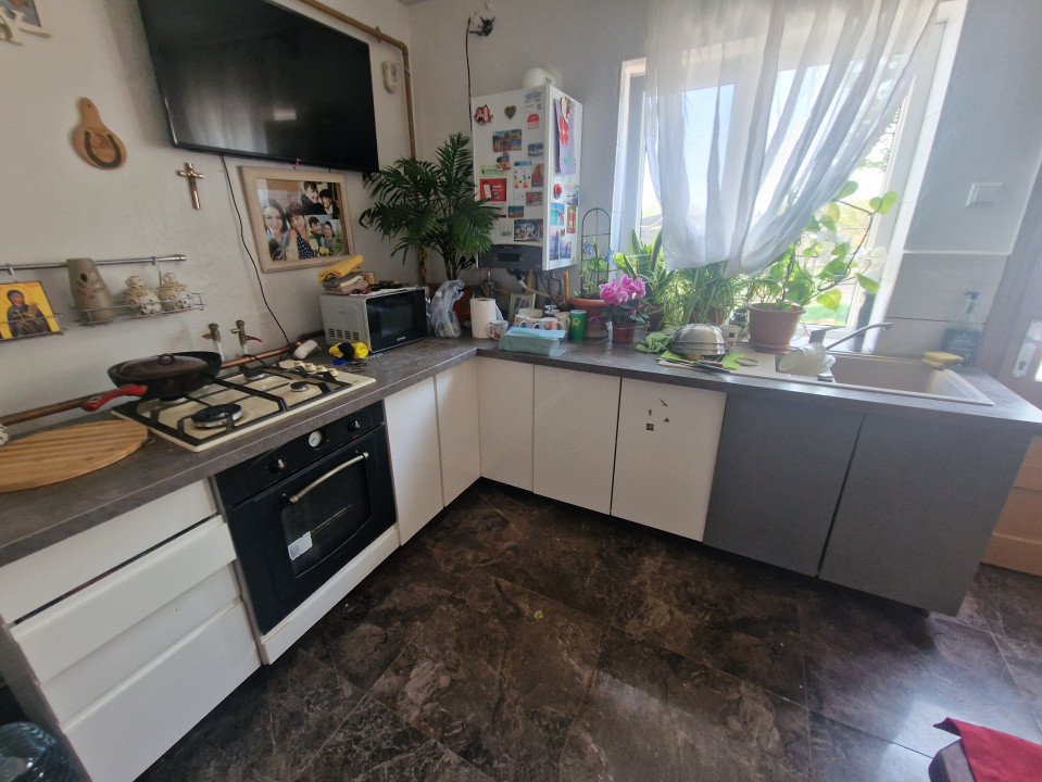 Casa individuala de vanzare cu 7 camere - Recas 3, foxfort.ro