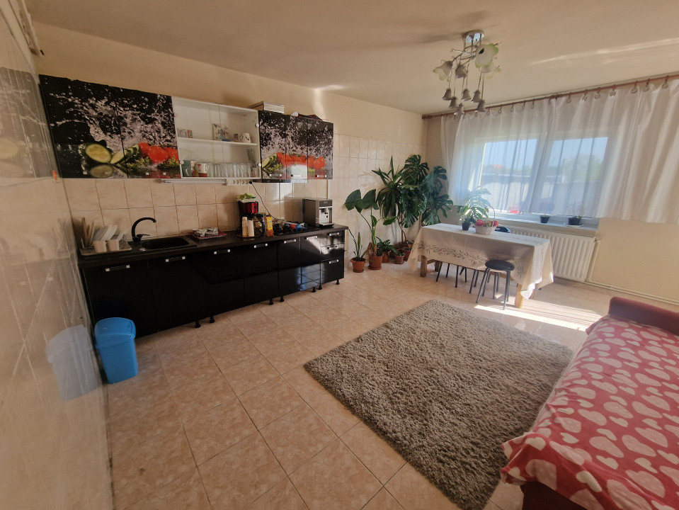Casa individuala de vanzare cu 7 camere - Recas 4, foxfort.ro