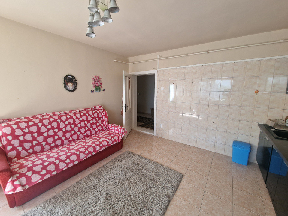 Casa individuala de vanzare cu 7 camere - Recas 2, foxfort.ro