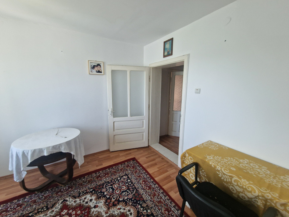 Casa individuala de vanzare cu 7 camere - Recas 12, foxfort.ro