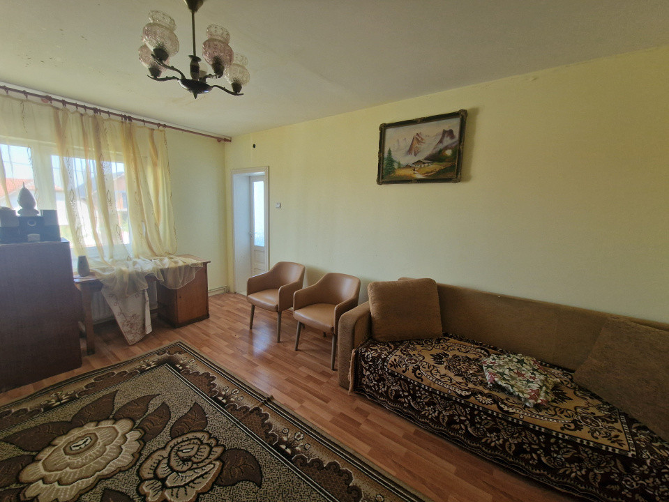 Casa individuala de vanzare cu 7 camere - Recas 13, foxfort.ro