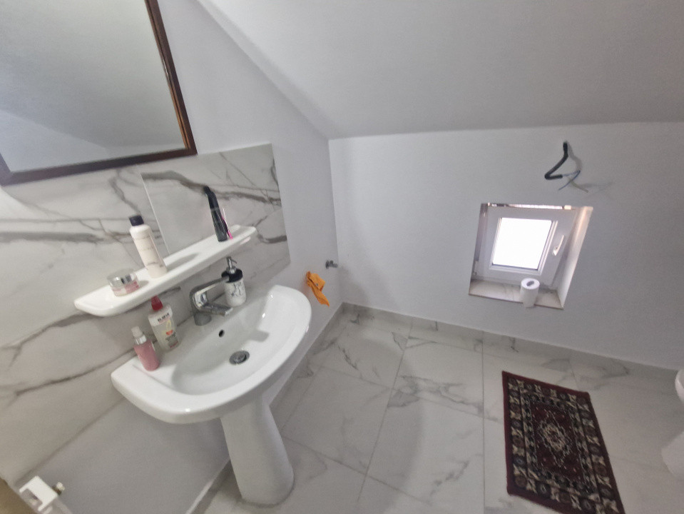 Casa individuala de vanzare cu 7 camere - Recas 17, foxfort.ro