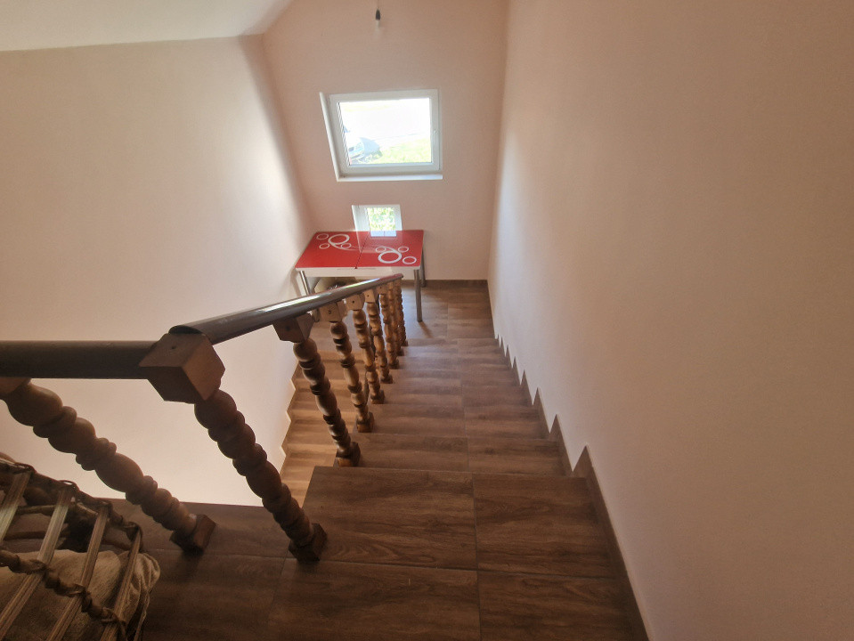 Casa individuala de vanzare cu 7 camere - Recas 18, foxfort.ro