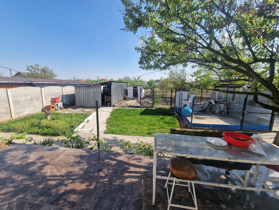 Casa individuala de vanzare cu 7 camere - Recas 19, foxfort.ro