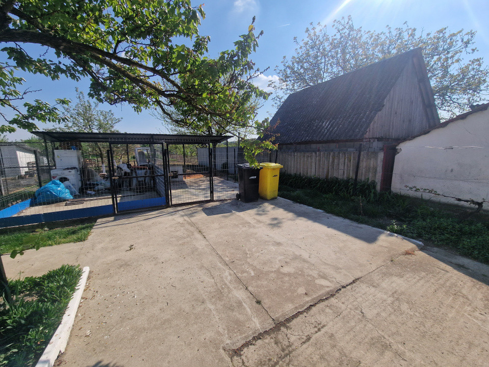 Casa individuala de vanzare cu 7 camere - Recas 21, foxfort.ro