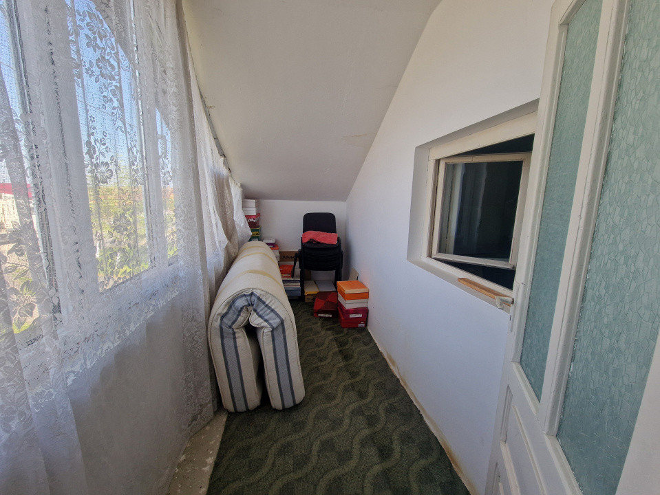 Casa individuala de vanzare cu 7 camere - Recas 23, foxfort.ro