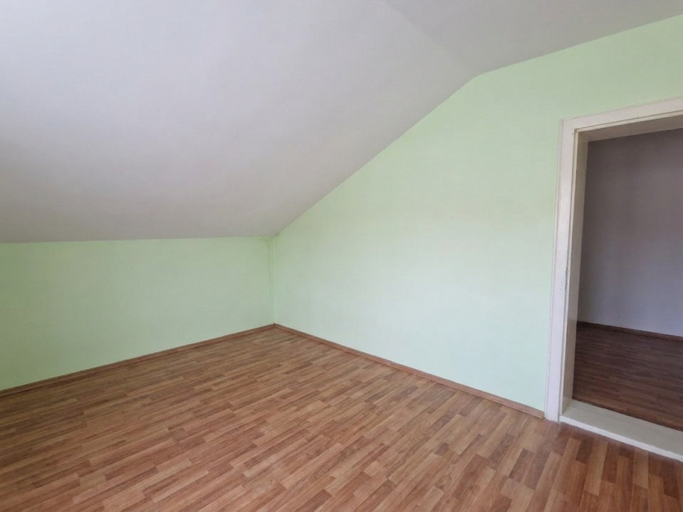 Casa individuala de vanzare cu 7 camere - Recas 24, foxfort.ro