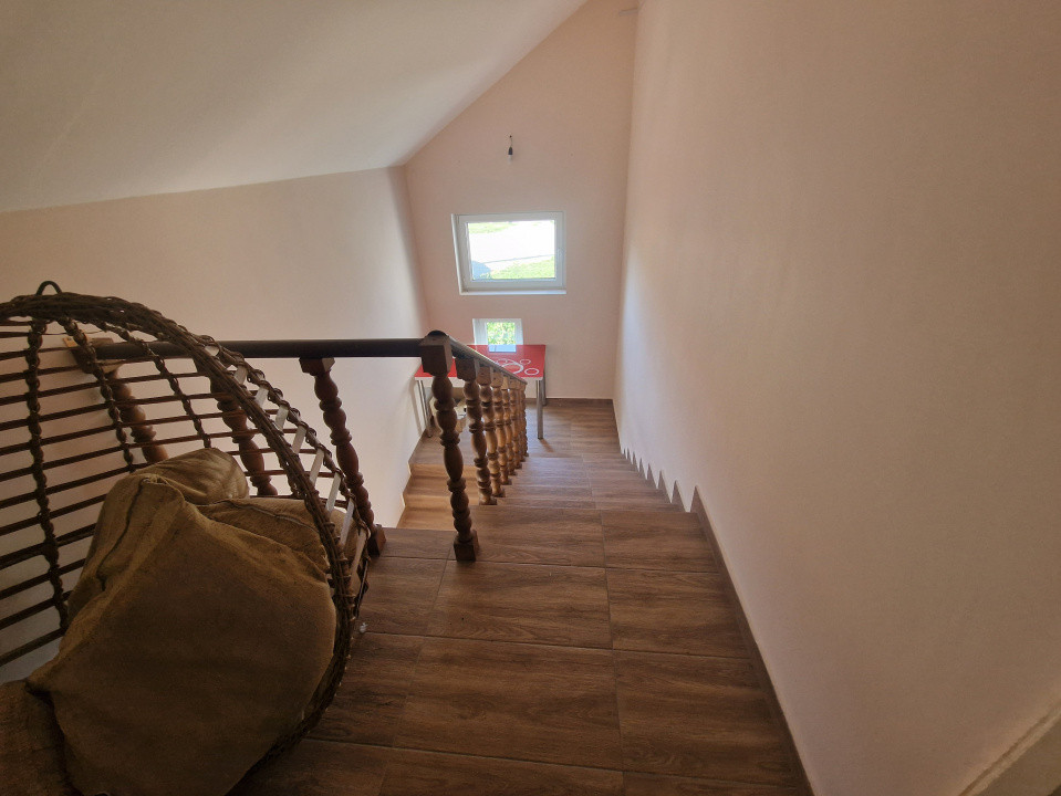 Casa individuala de vanzare cu 7 camere - Recas 27, foxfort.ro