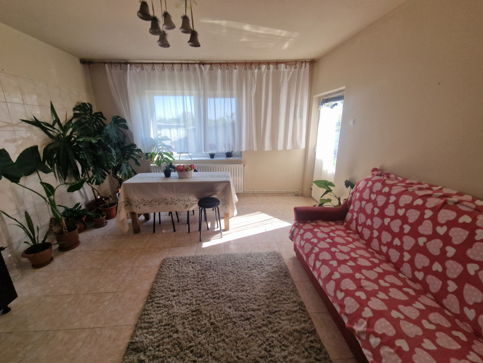 Casa individuala de vanzare cu 7 camere - Recas 1, foxfort.ro