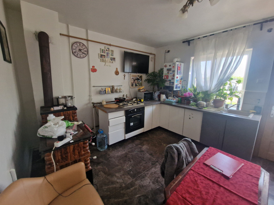 Casa individuala de vanzare cu 7 camere - Recas 35, foxfort.ro
