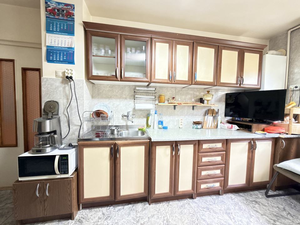 Apartament cu 3 camere, la etajul 1, de vanzare in zona Lipovei 3, foxfort.ro