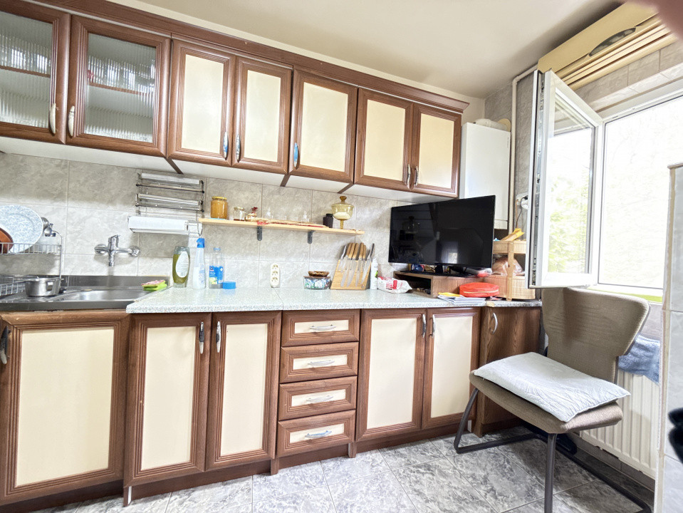 Apartament cu 3 camere, la etajul 1, de vanzare in zona Lipovei 20, foxfort.ro