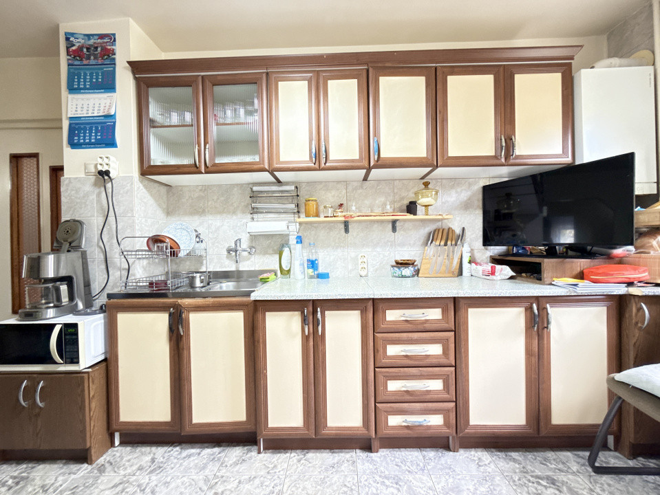 Apartament cu 3 camere, la etajul 1, de vanzare in zona Lipovei 21, foxfort.ro