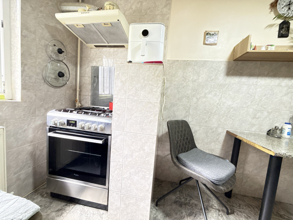 Apartament cu 3 camere, la etajul 1, de vanzare in zona Lipovei 22, foxfort.ro