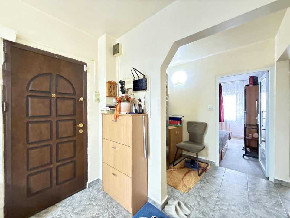 Apartament cu 3 camere, la etajul 1, de vanzare in zona Lipovei 26, foxfort.ro