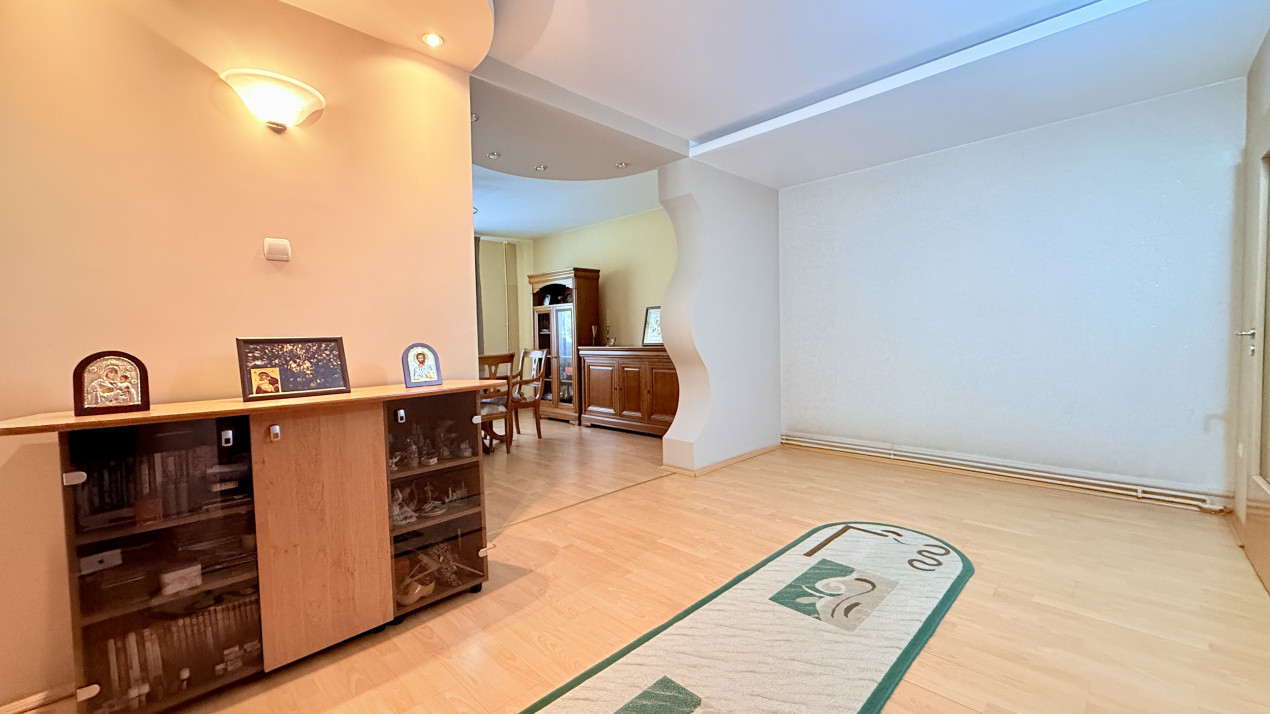 Casa individuala, 5 camere + Garaj + Piscina - Brancoveanu 8, foxfort.ro