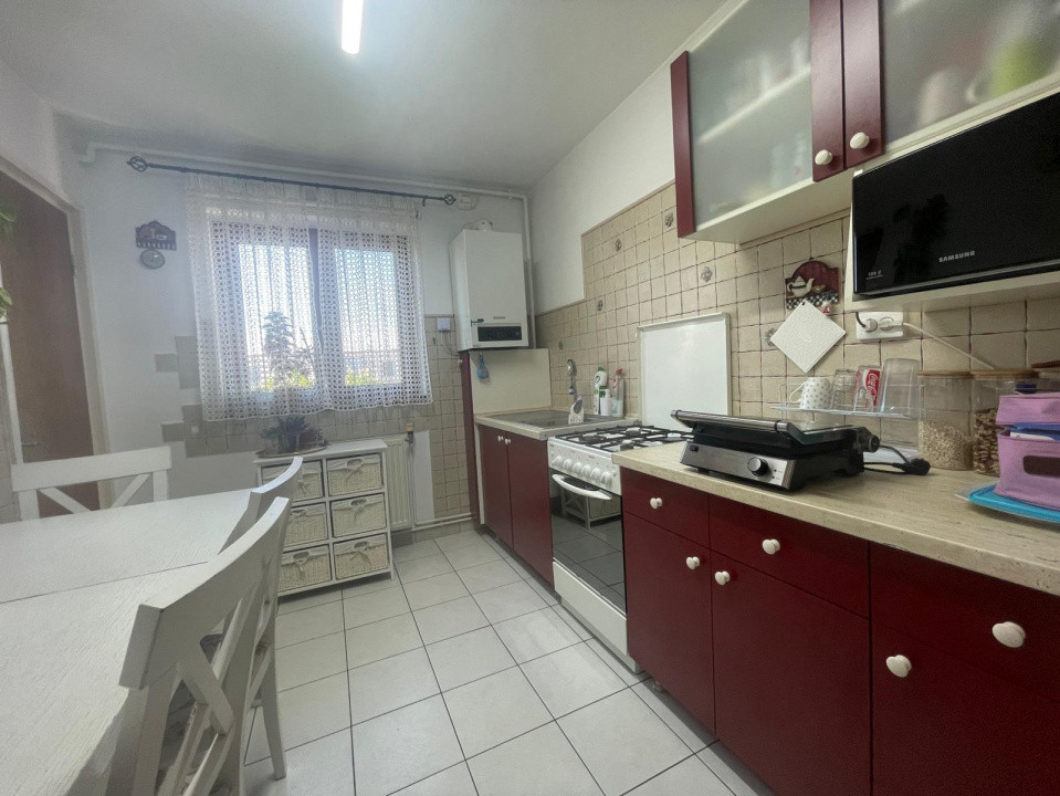 Apartament 5 camere, decomandat, Aurel Vlaicu 4, foxfort.ro