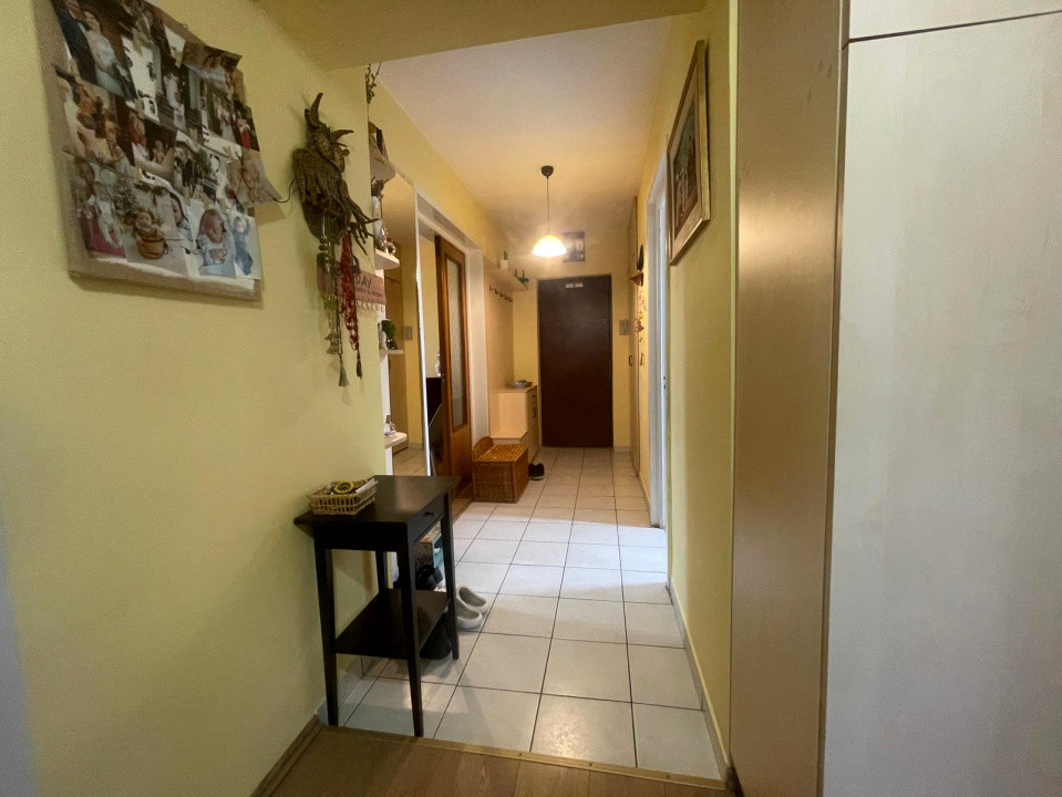 Apartament 5 camere, decomandat, Aurel Vlaicu 6, foxfort.ro