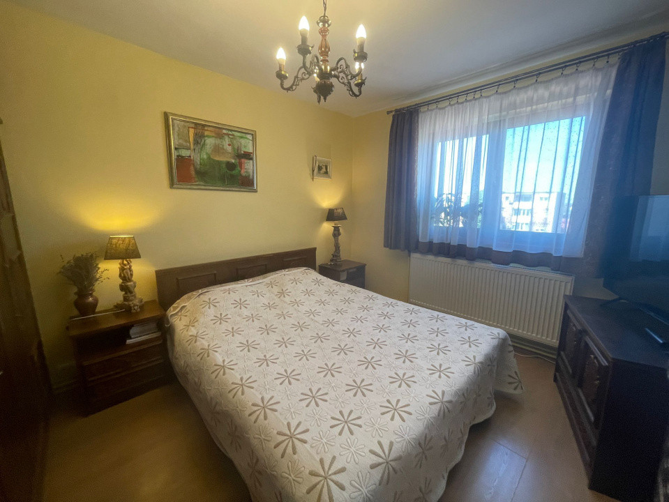 Apartament 5 camere, decomandat, Aurel Vlaicu 7, foxfort.ro