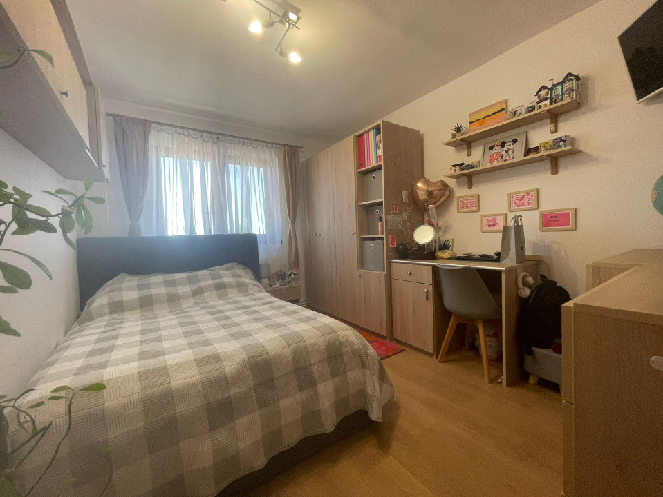 Apartament 5 camere, decomandat, Aurel Vlaicu 8, foxfort.ro