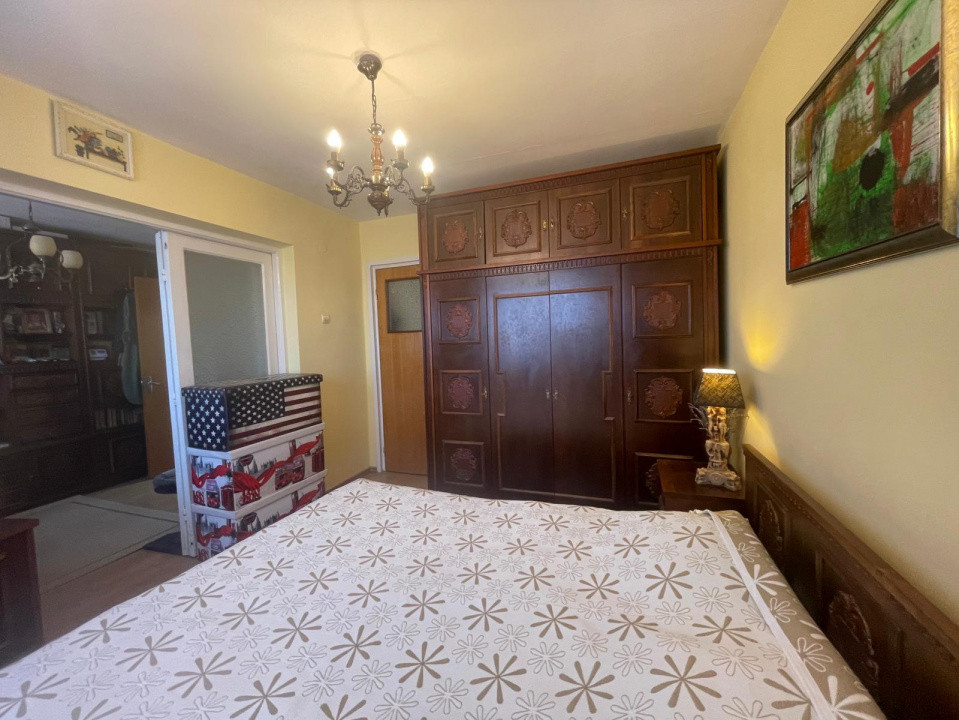 Apartament 5 camere, decomandat, Aurel Vlaicu 12, foxfort.ro