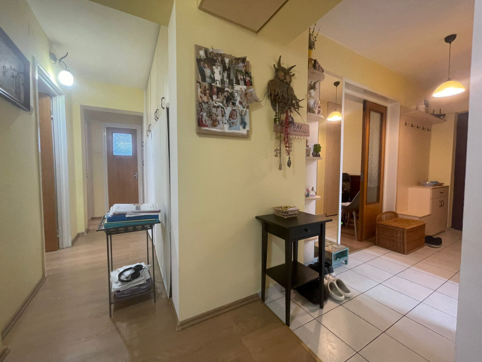 Apartament 5 camere, decomandat, Aurel Vlaicu 14, foxfort.ro