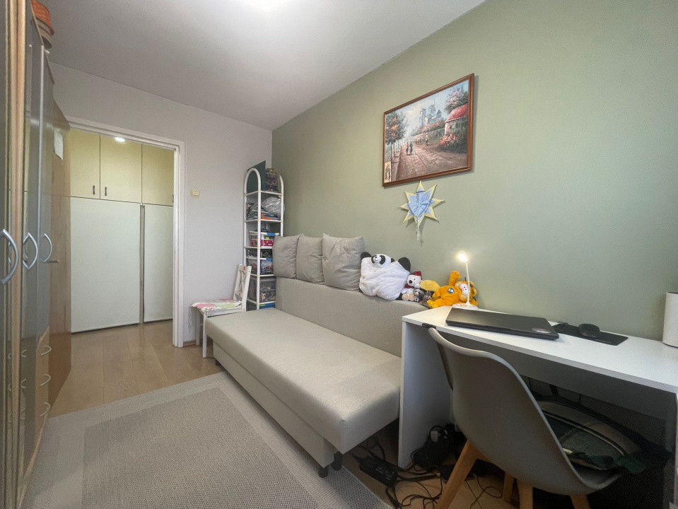 Apartament 5 camere, decomandat, Aurel Vlaicu 26, foxfort.ro