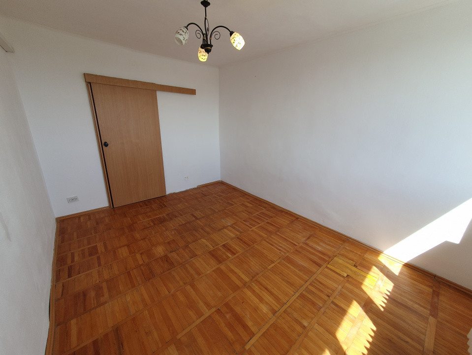 Apartament 3 camere decomandat, 65,3 mp - zona Calea Sagului 16, foxfort.ro