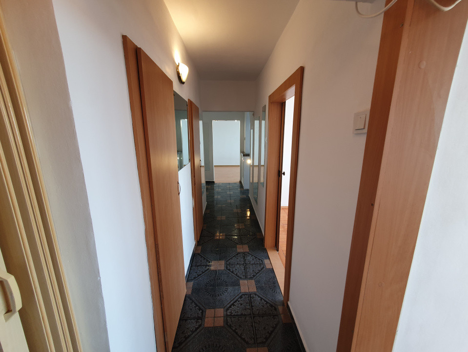 Apartament 3 camere decomandat, 65,3 mp - zona Calea Sagului 24, foxfort.ro