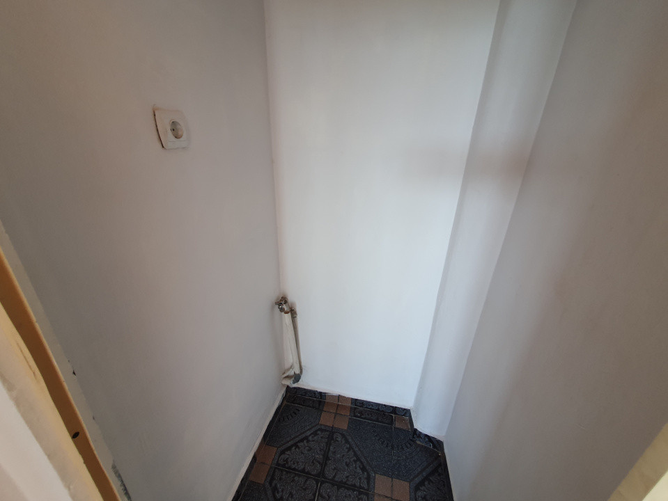 Apartament 3 camere decomandat, 65,3 mp - zona Calea Sagului 25, foxfort.ro