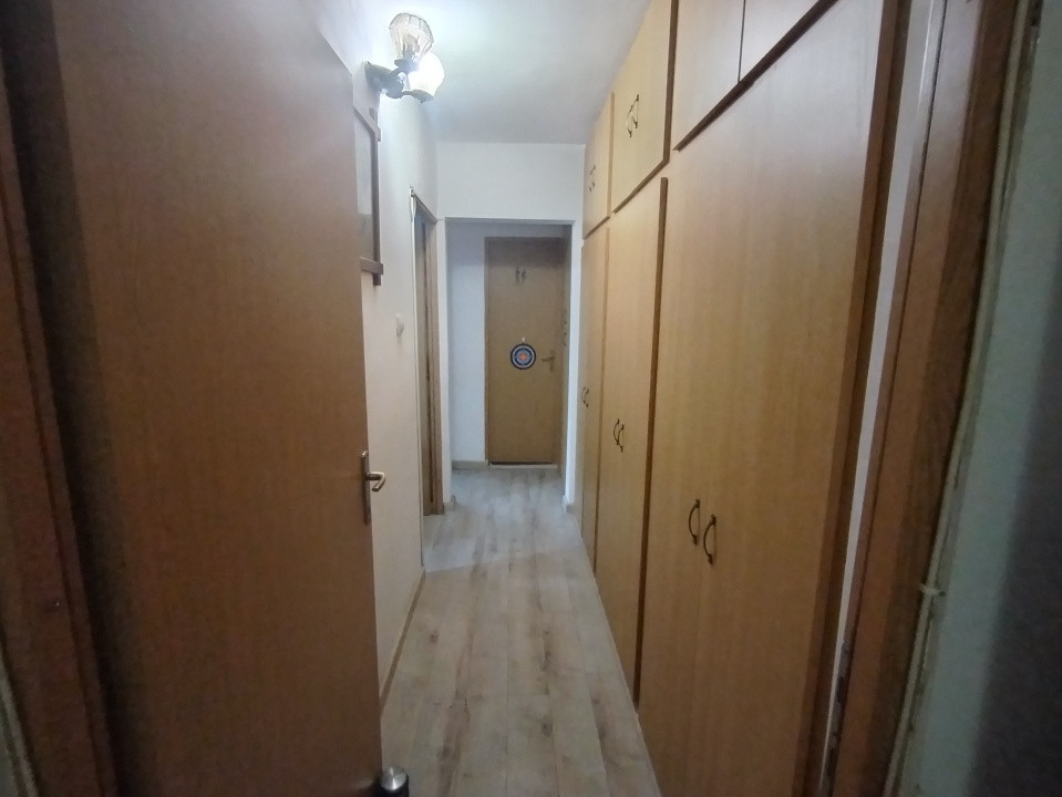 Apartament cu 3 camere de vanzare in zona Girocului 10, foxfort.ro