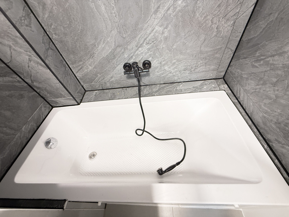 Apartament 4 camere, complet renovat de vanzare in zona Sagului 25, foxfort.ro