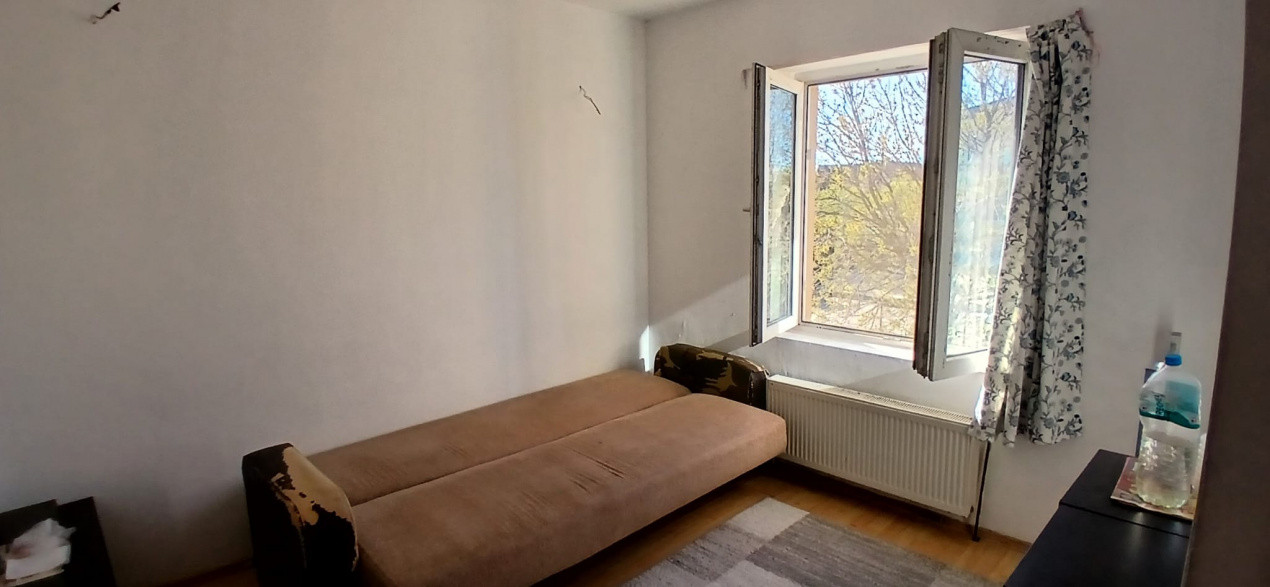 Pensiune de vanzare cu 14 camere, zona Mehala 7, foxfort.ro