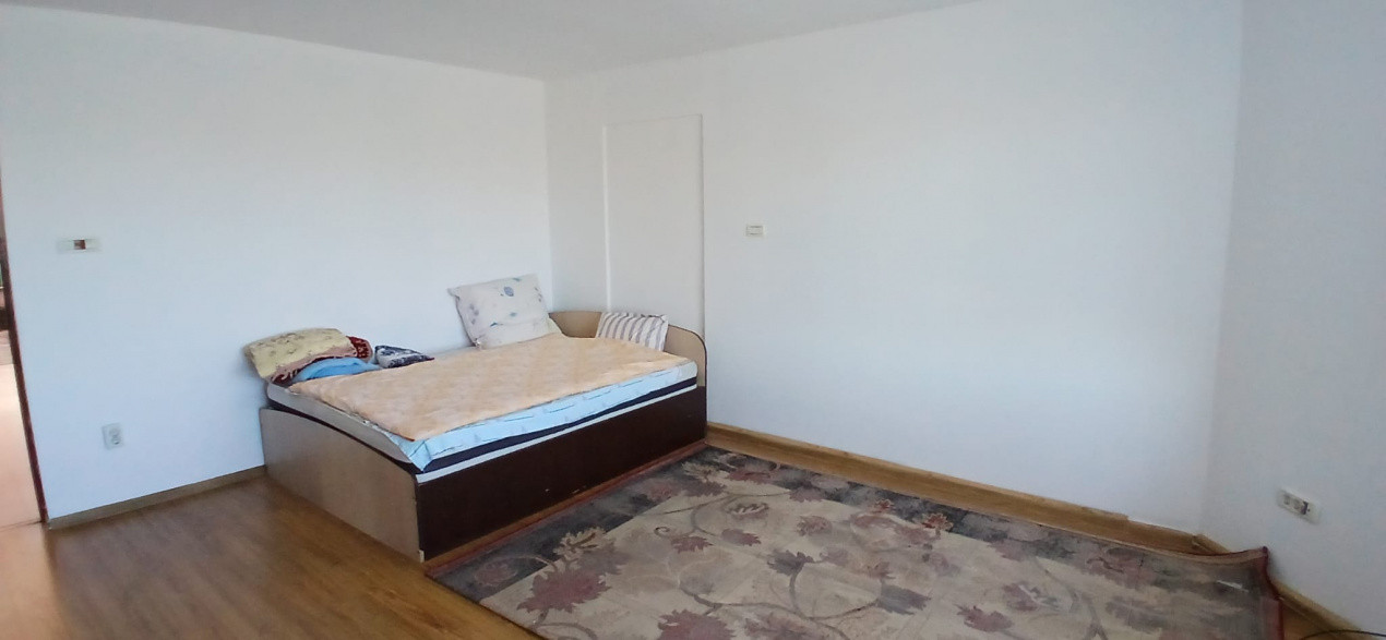 Pensiune de vanzare cu 14 camere, zona Mehala 11, foxfort.ro