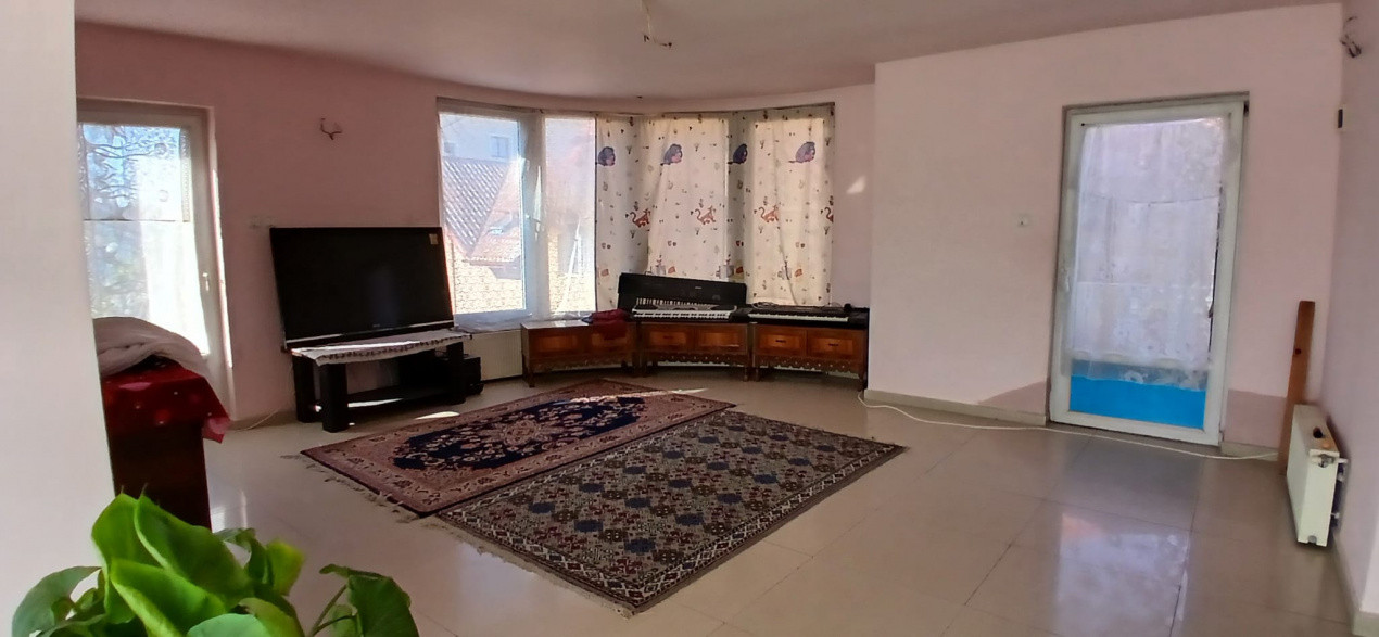 Pensiune de vanzare cu 14 camere, zona Mehala 15, foxfort.ro