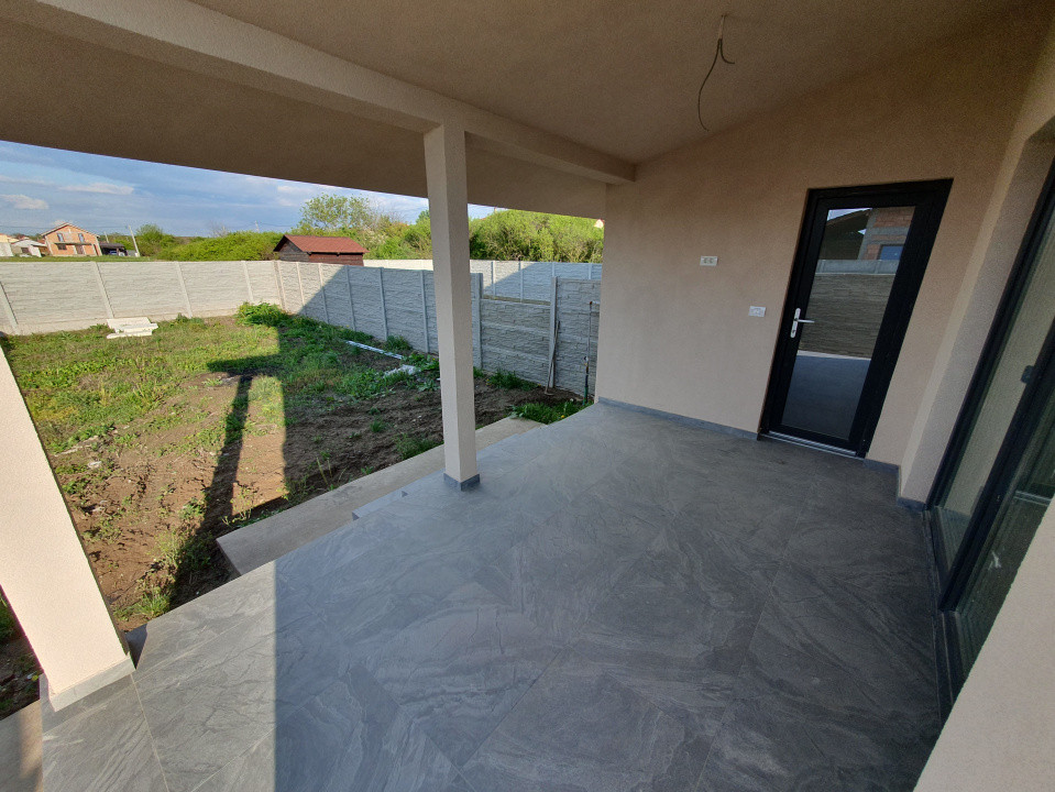 Duplex cu 3 camere si 2 bai, Sag - zona Manastire 31, foxfort.ro