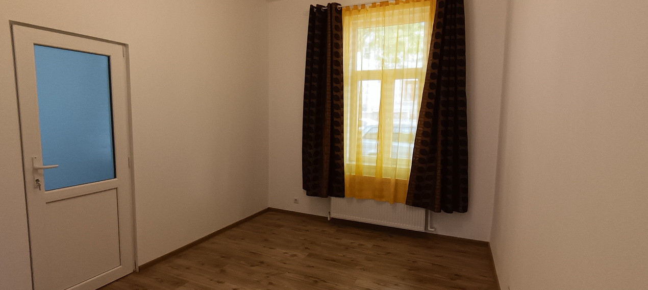 Apartament cu 2 camere la curte comuna + teren - zona Arad 1, foxfort.ro
