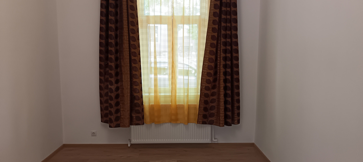 Apartament cu 2 camere la curte comuna + teren - zona Arad 4, foxfort.ro