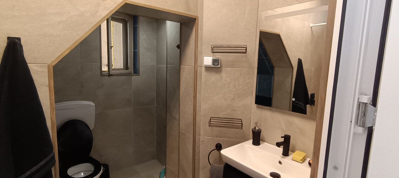 Apartament cu 2 camere la curte comuna + teren - zona Arad 5, foxfort.ro