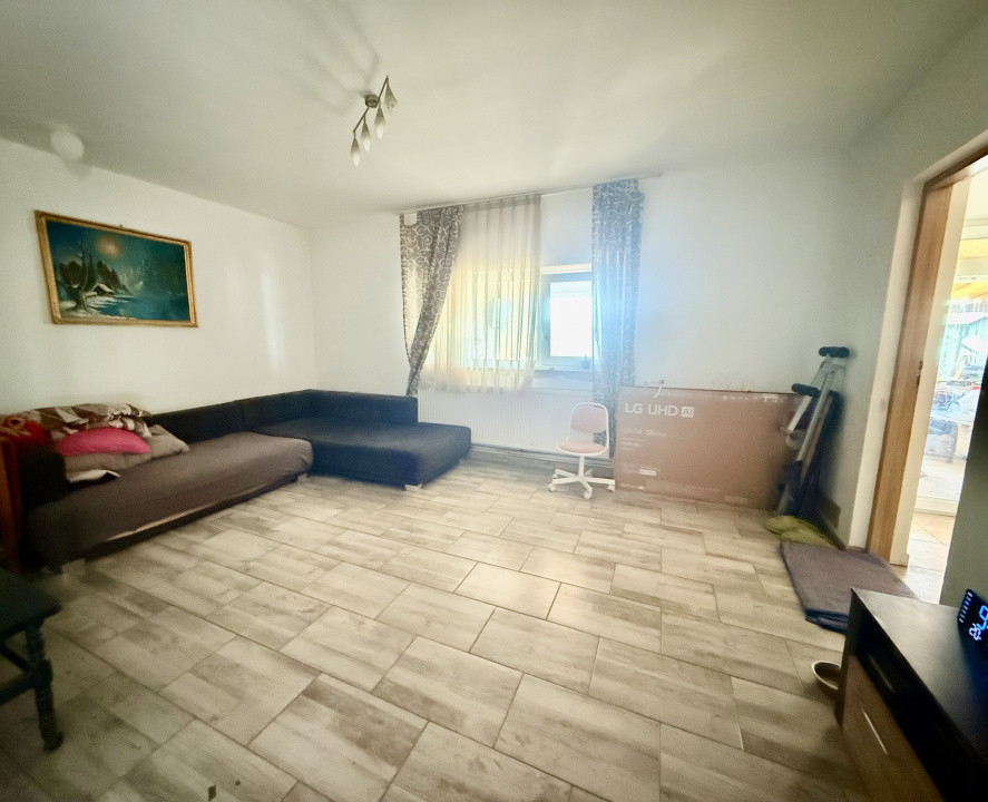 Casa individuala cu 6 camere, de vanzare in Sanandrei 3, foxfort.ro