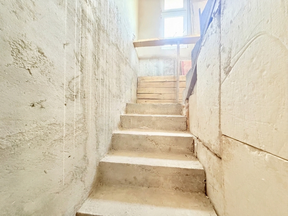 Casa individuala cu 6 camere, de vanzare in Sanandrei 8, foxfort.ro