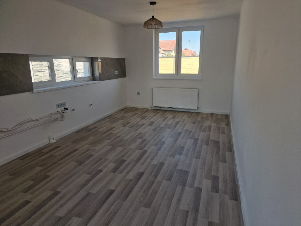 Casa individuala de vanzare cu 3 camere si teren de 710 mp - Izvin 2, foxfort.ro