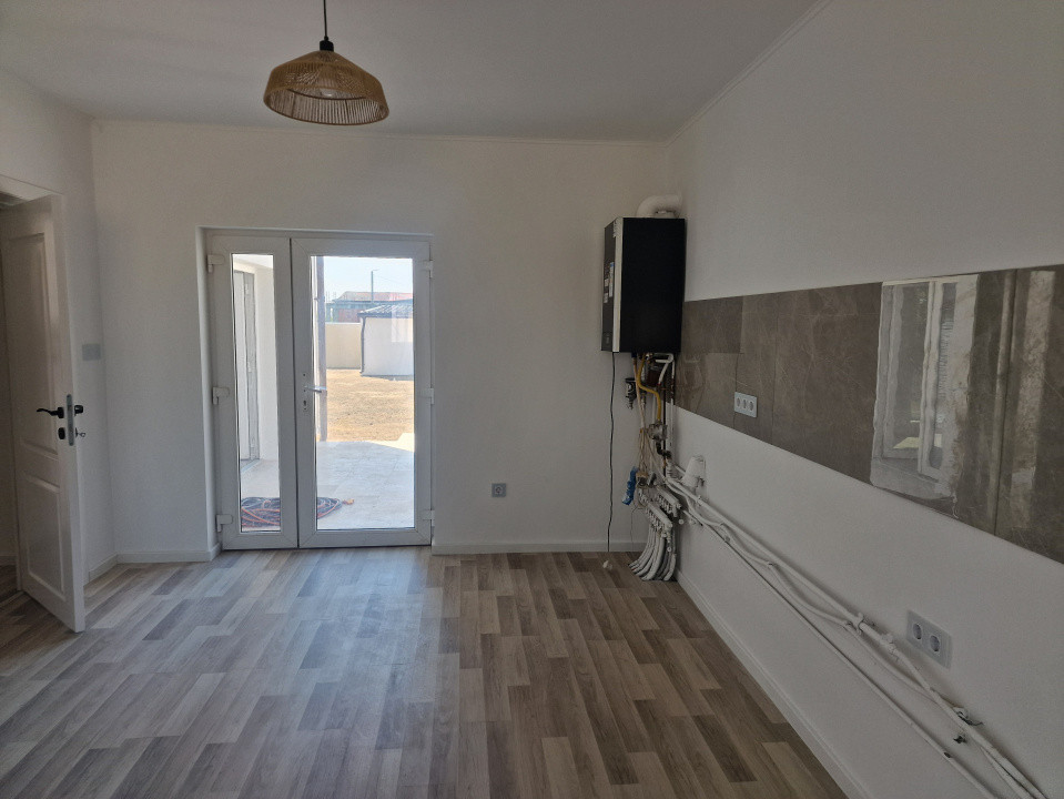 Casa individuala de vanzare cu 3 camere si teren de 710 mp - Izvin 3, foxfort.ro