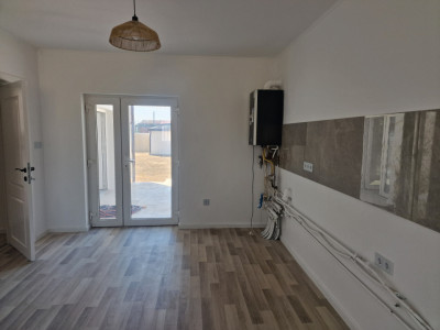 Casa individuala de vanzare cu 3 camere si teren de 710 mp - Izvin imagine mica 3, foxfort.ro
